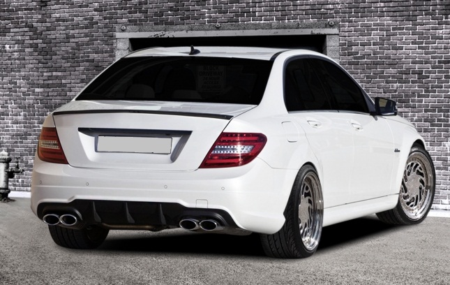 Bak Stötfångare W204 C63 style